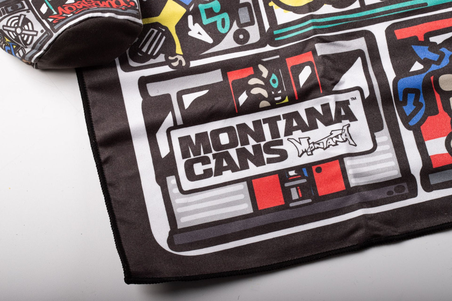 MONTANA Beach Towel feat. Bobby Analog